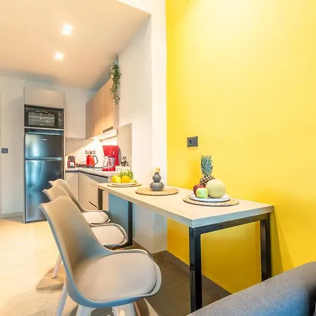 Luxury Seaside * הרסוניסוס