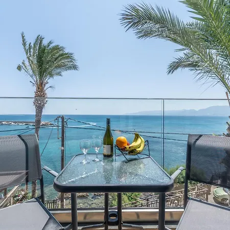 Luxury Seaside 헐소니소스